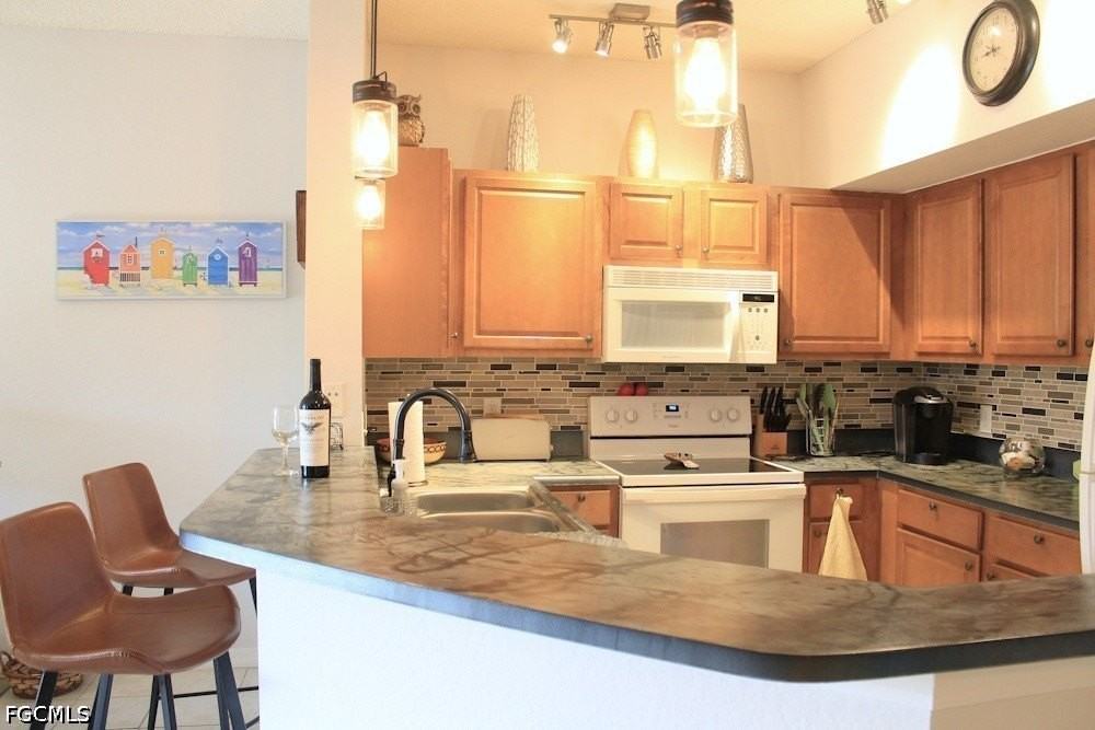 15590 Ocean Walk Cir #315 - Photo 4 of 29