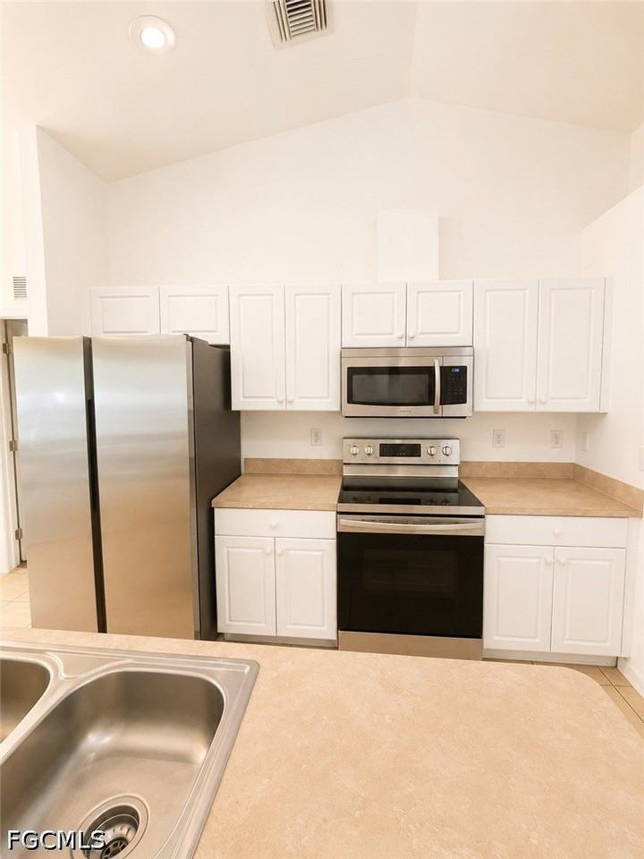 4118 Ne 20th Pl - Photo 7 of 27
