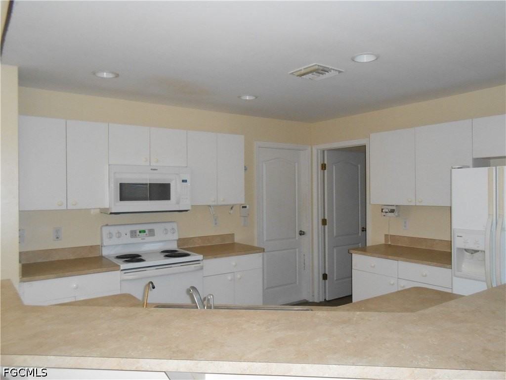 1221 Belair St E - Photo 3 of 20