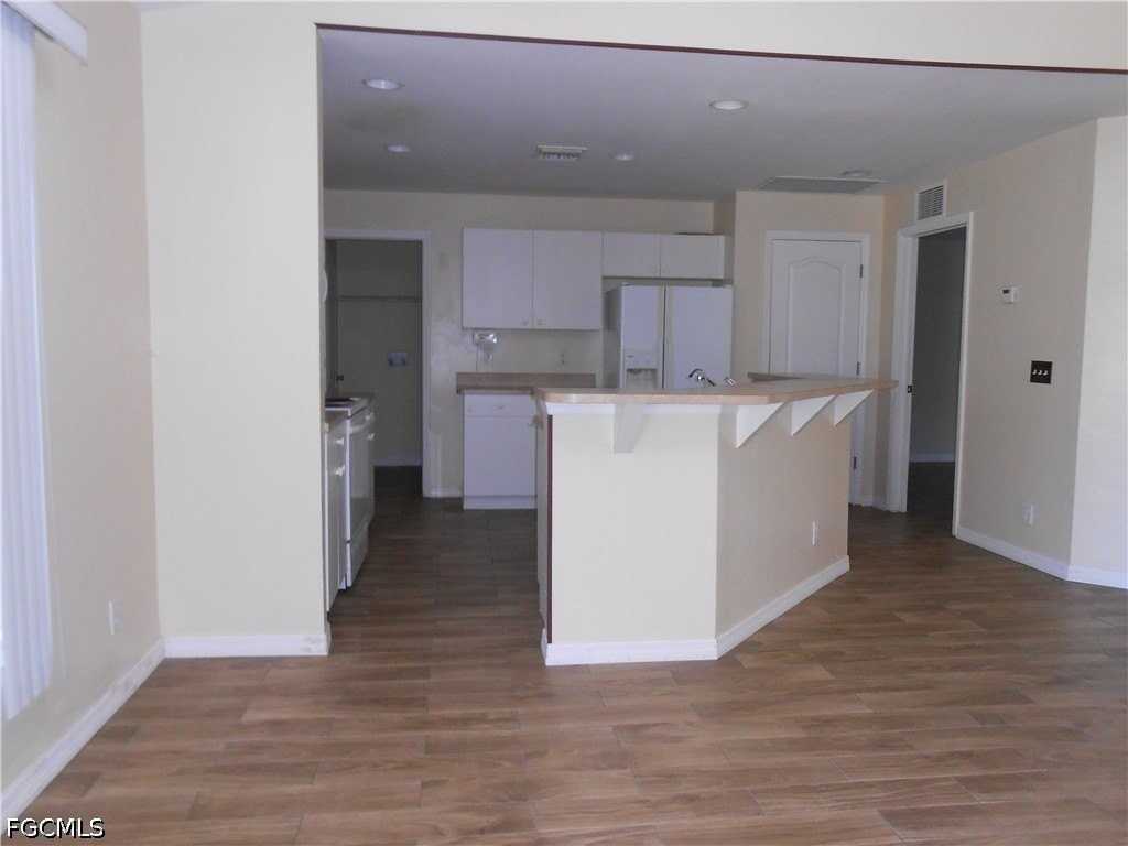 1221 Belair St E - Photo 4 of 20