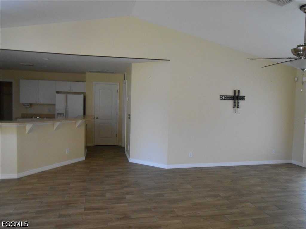 1221 Belair St E - Photo 5 of 20