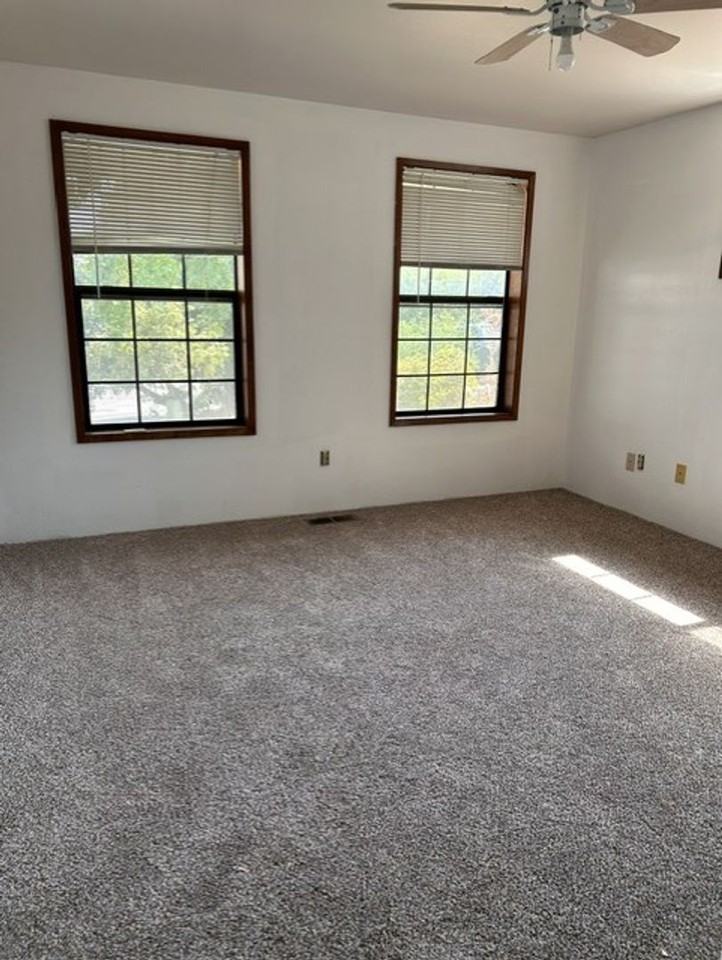 237 Reames Cir - Photo 4 of 8