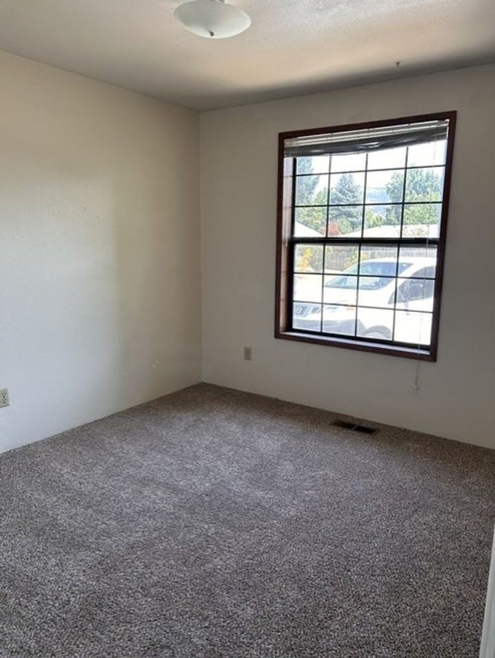 237 Reames Cir - Photo 5 of 8
