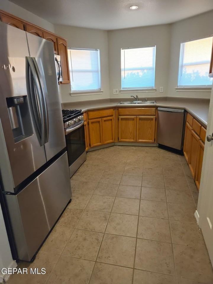 2988 Tierra Cortez Ave #A - Photo 3 of 25