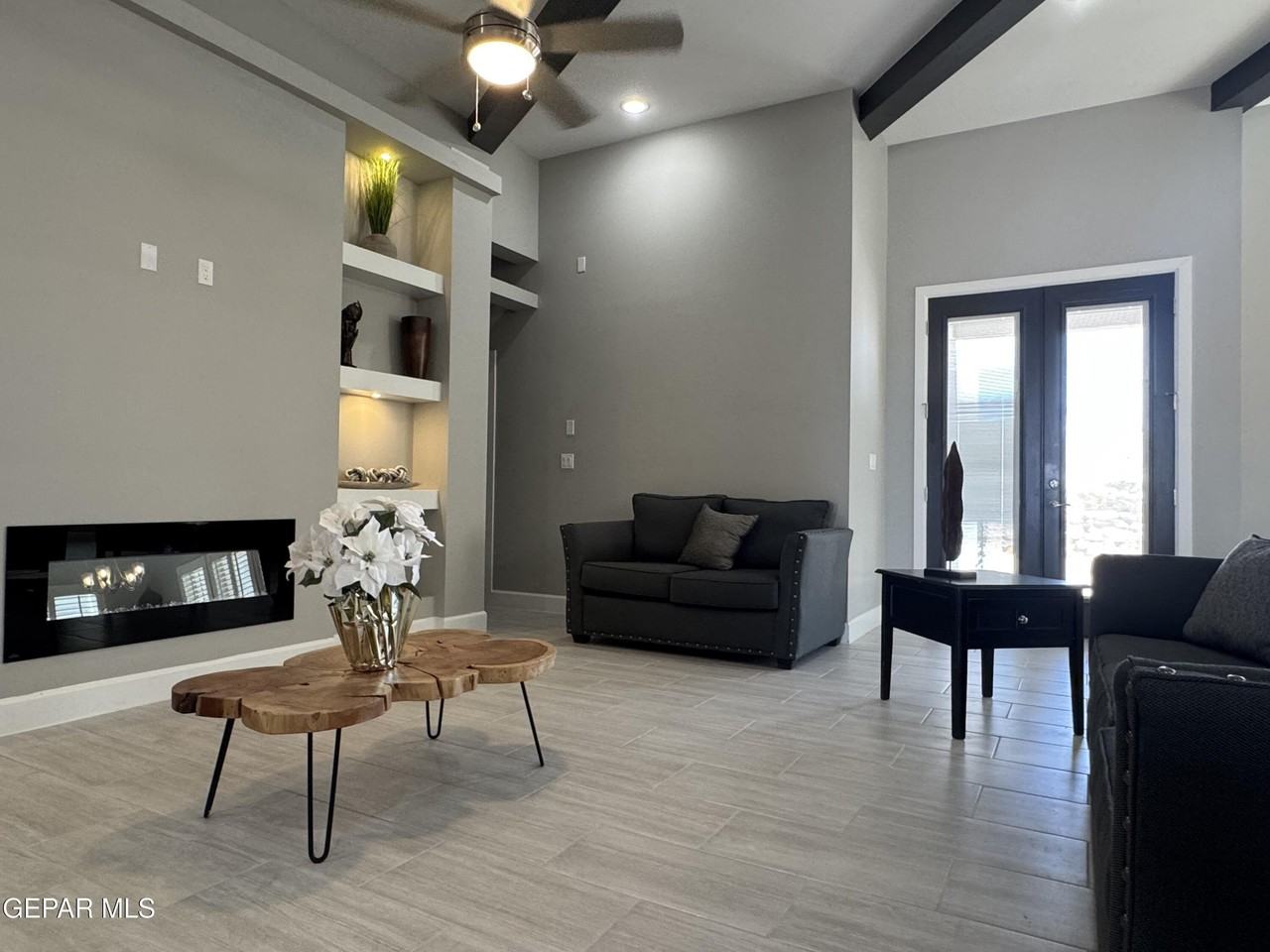 13079 Emerald Hills Ave - Photo 4 of 35