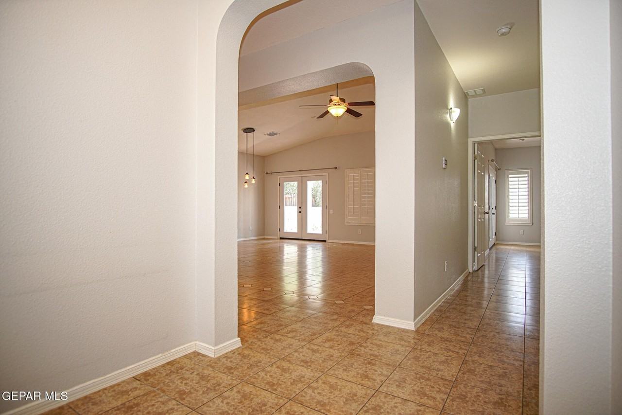 5902 Redstone Mesa Ct - Photo 2 of 25