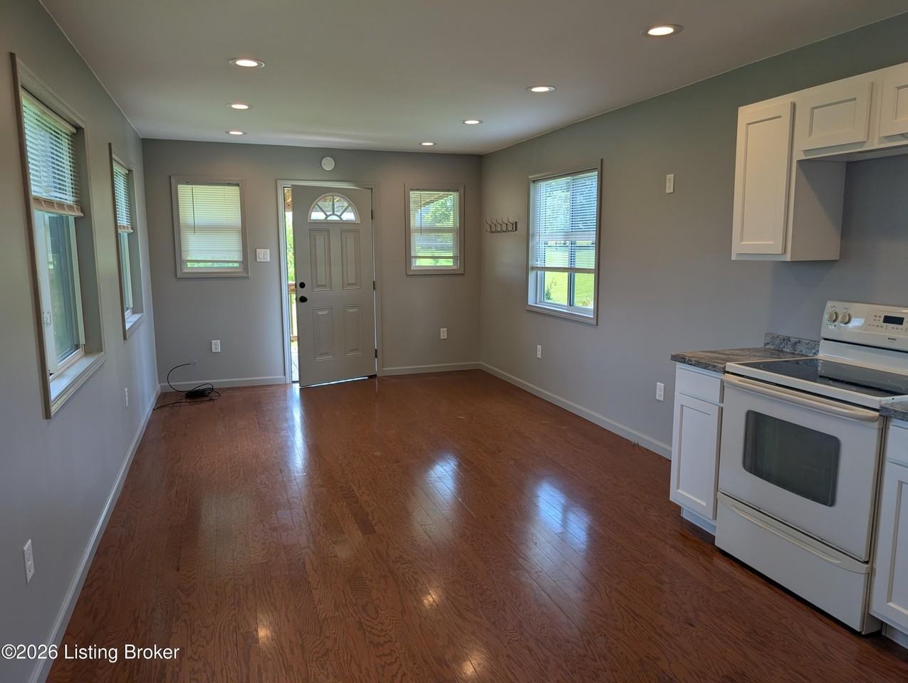 2604 E Buckeye Ln - Photo 4 of 16