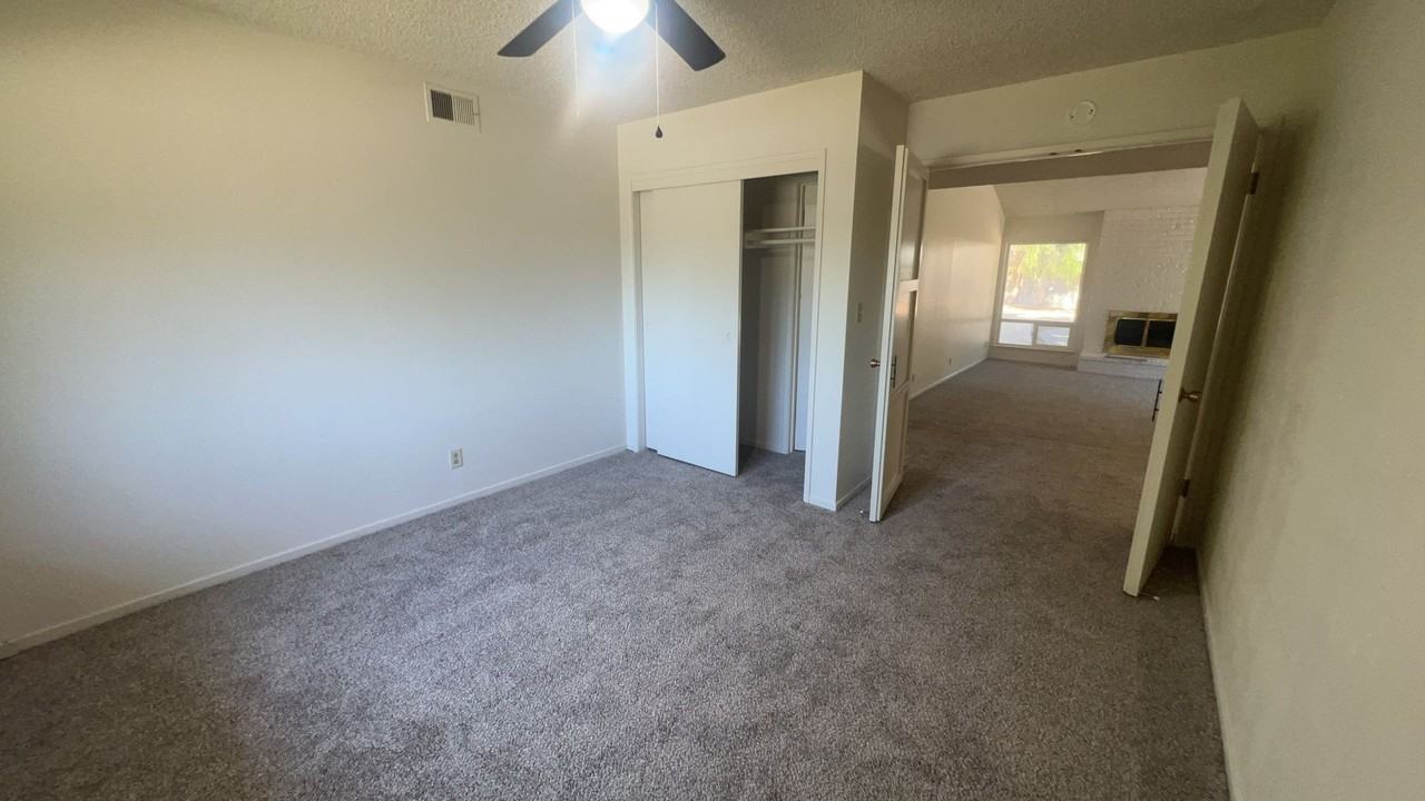 303 Diane Ct - Photo 4 of 15