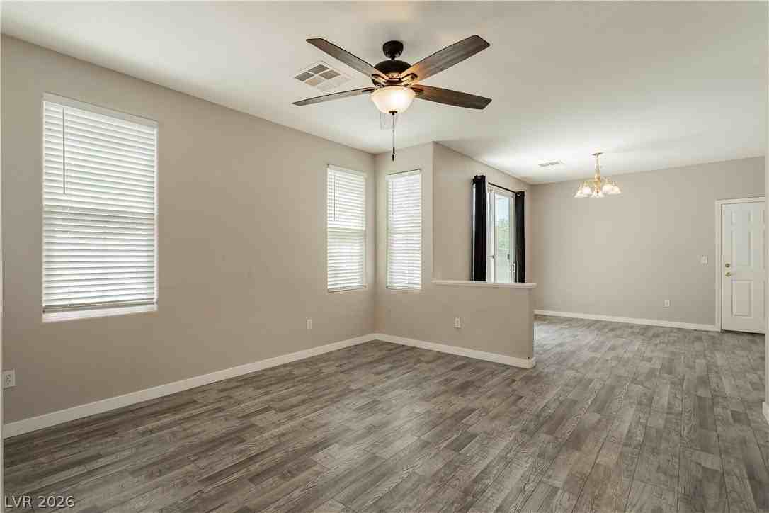 8611 Splendid Leaf Ct - Photo 7 of 43