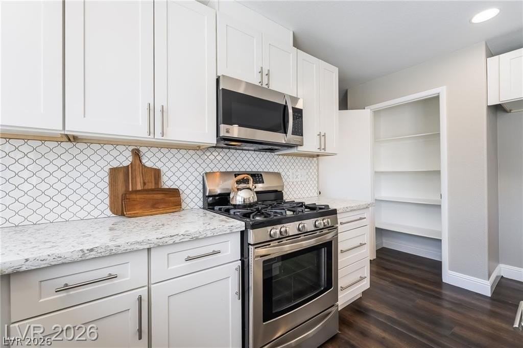 18 Amber Rock St - Photo 3 of 7