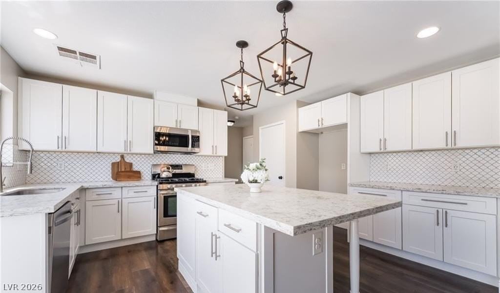 18 Amber Rock St - Photo 5 of 7
