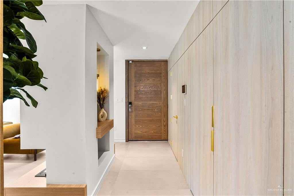 1410 S 7th Ave - Photo 3 of 38