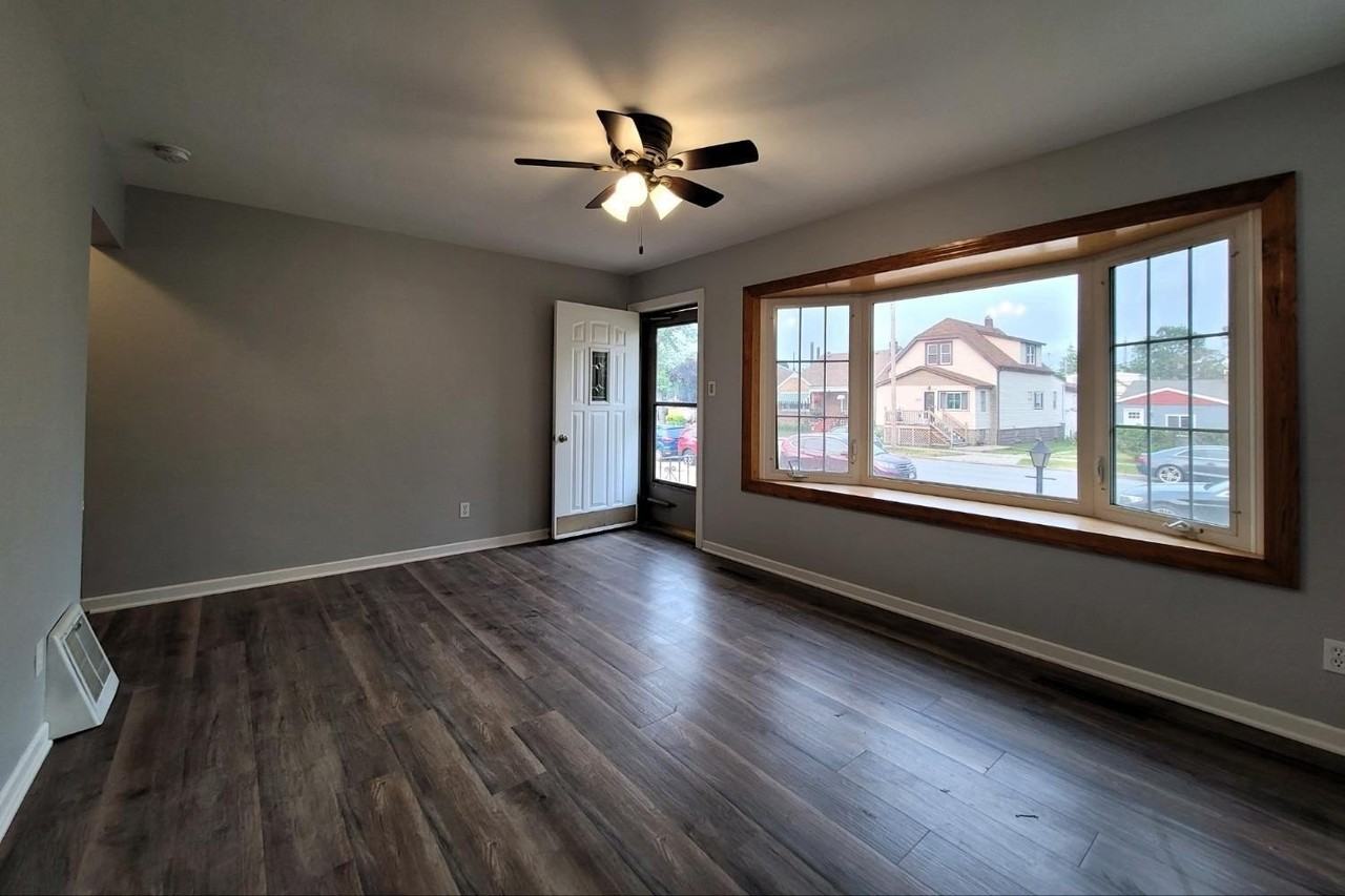 2716 White Oak Ave - Photo 3 of 18