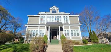 featured image of 212 Oak St #1