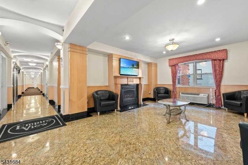 70 S Munn Ave #303 - Photo 5 of 16