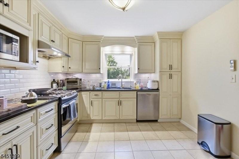 40 Ocean St #2 - Photo 6 of 13