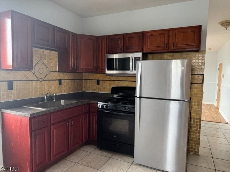 590 Hawthorne Ave #1 - Photo 6 of 13