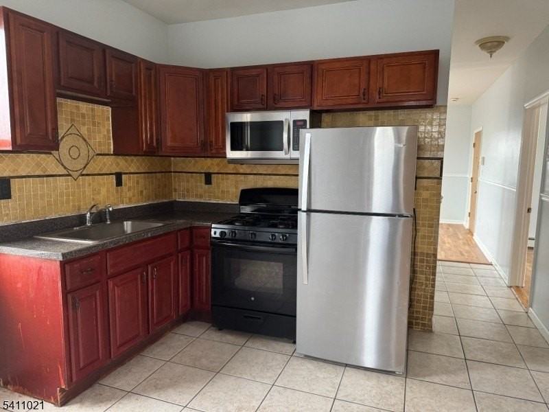 590 Hawthorne Ave #1 - Photo 7 of 13