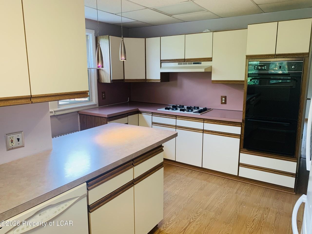 111 Waller St - Photo 4 of 18