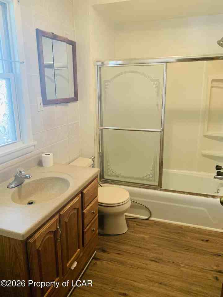 111 Waller St - Photo 6 of 18