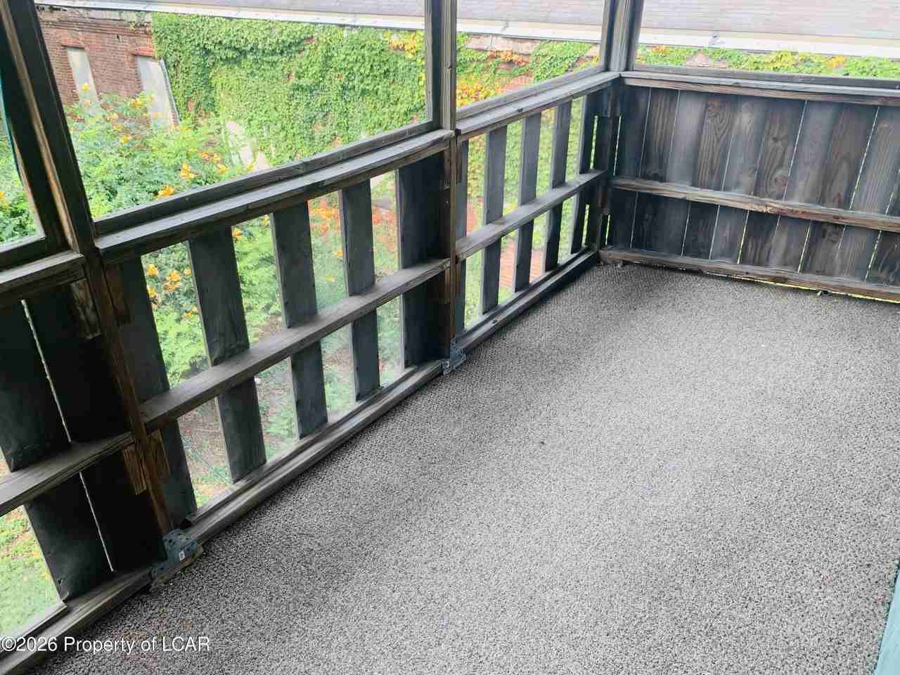111 Waller St - Photo 7 of 18