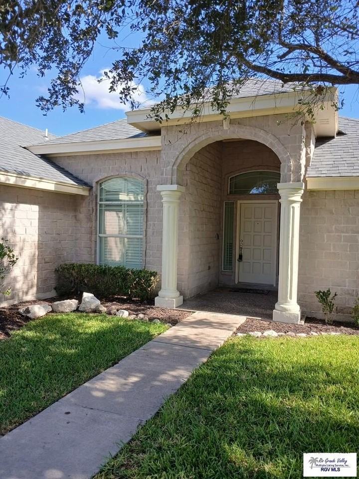 1514 Christians Cir - Photo 2 of 42