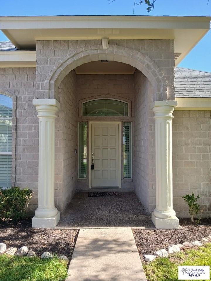 1514 Christians Cir - Photo 3 of 42