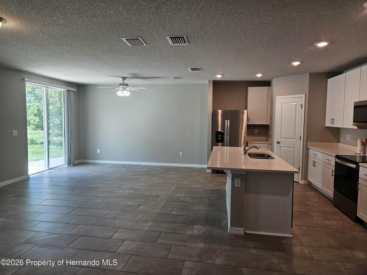 2353 Glenridge Dr - Photo 4 of 31
