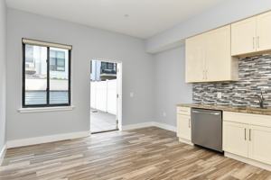 featured image of 424 Whiton St #206