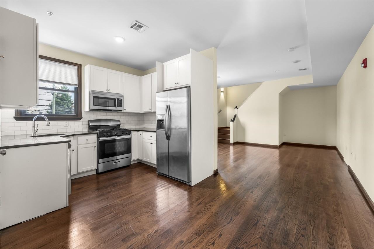 342 Broadway - Photo 2 of 15