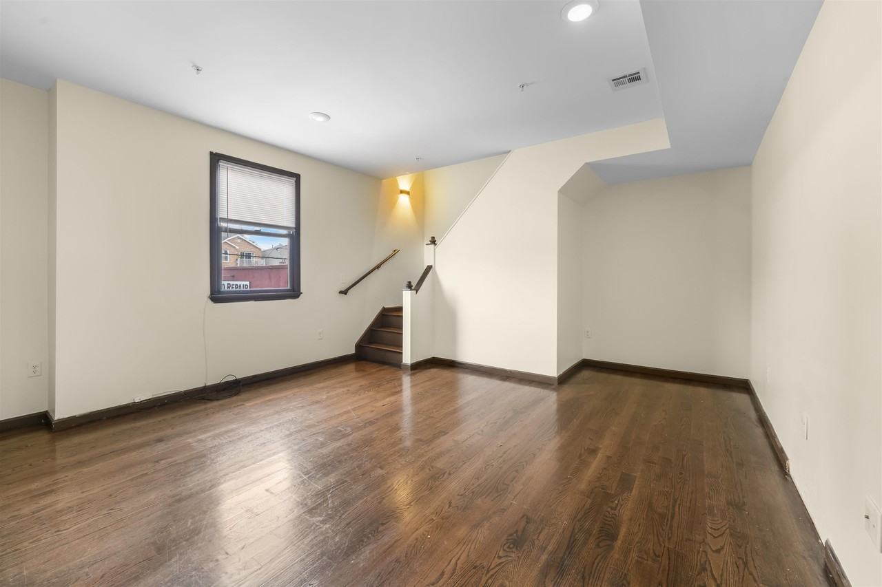 342 Broadway - Photo 7 of 15