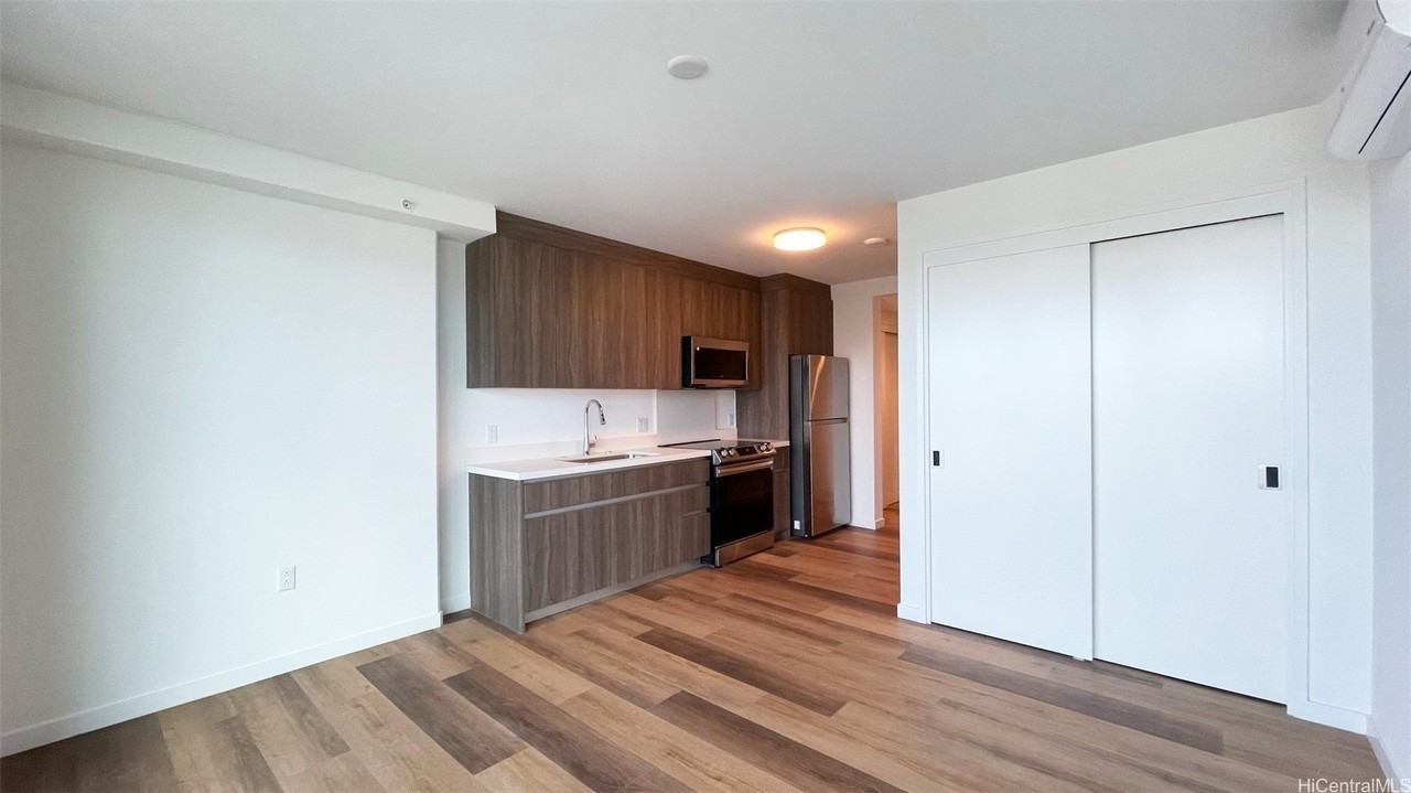 1515 Liona St #1708 - Photo 2 of 14