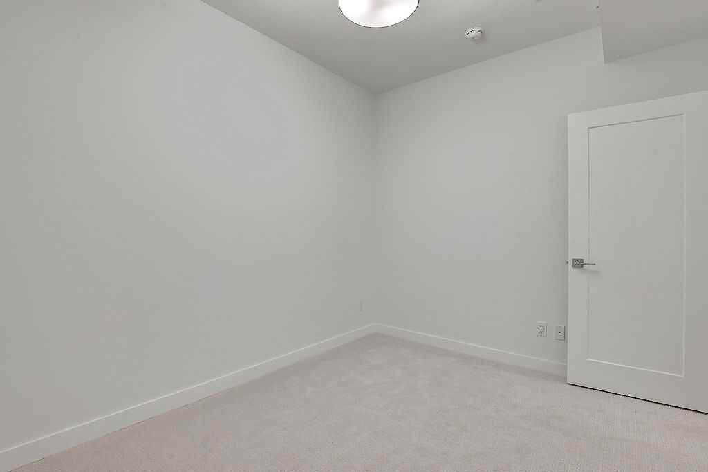 927 Walgrove Blvd Se - Photo 2 of 13