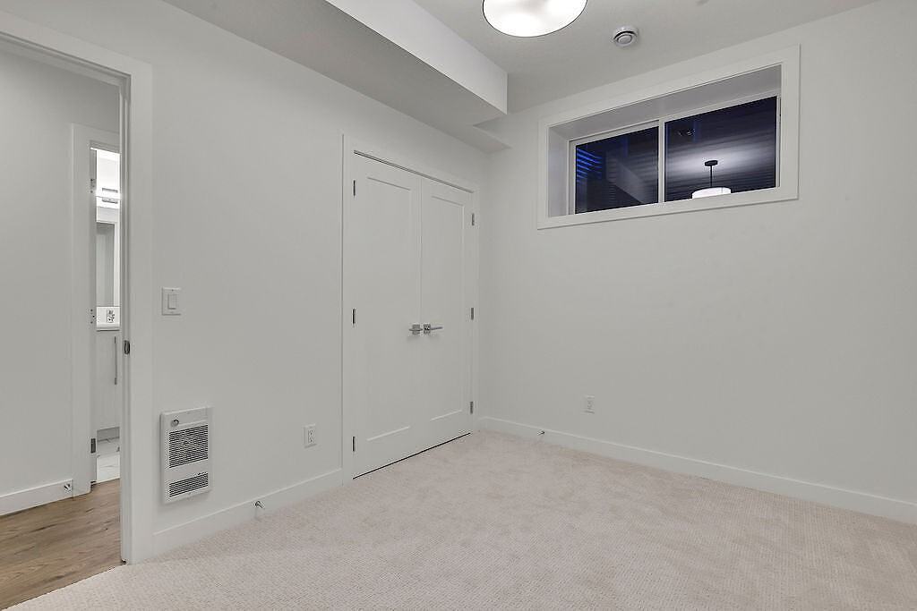 927 Walgrove Blvd Se - Photo 3 of 13