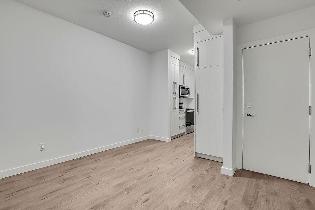 927 Walgrove Blvd Se - Photo 5 of 13