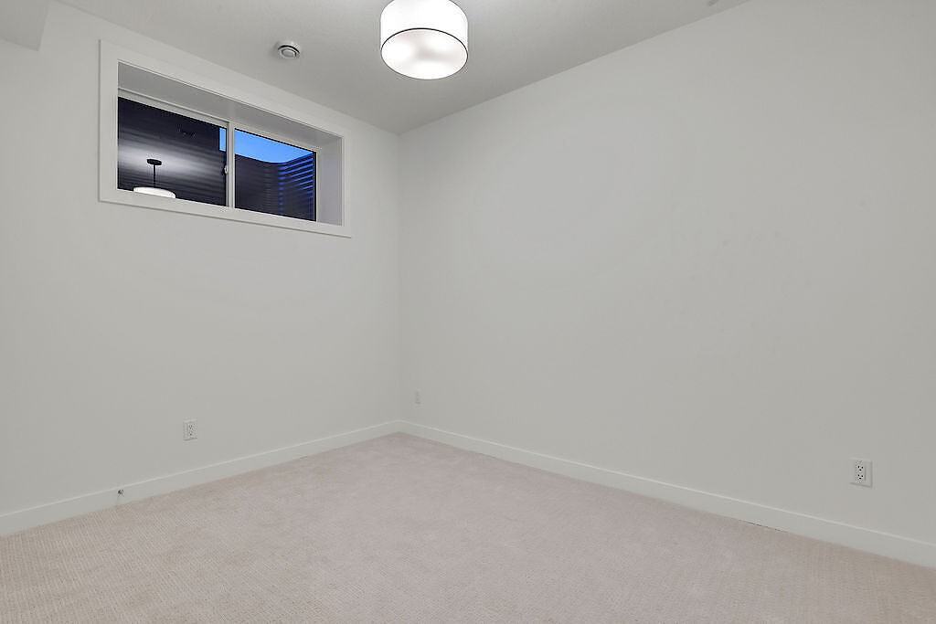 927 Walgrove Blvd Se - Photo 7 of 13