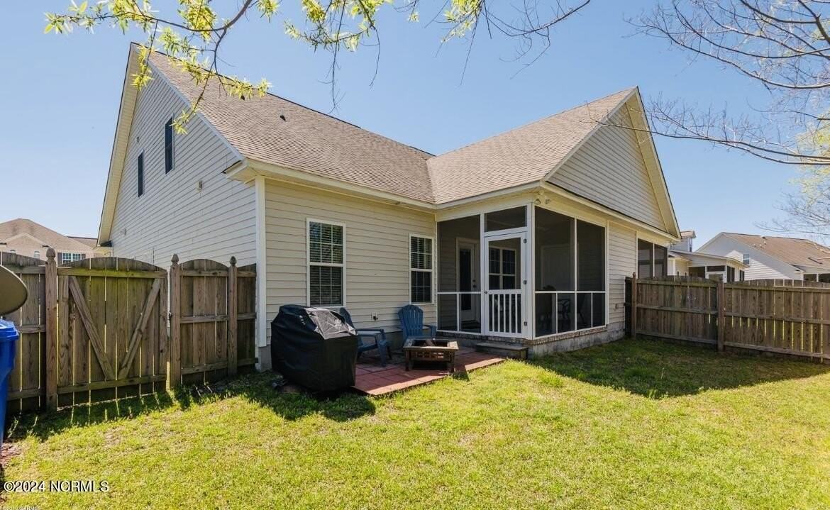 1860 Cambria Dr #B - Photo 4 of 18