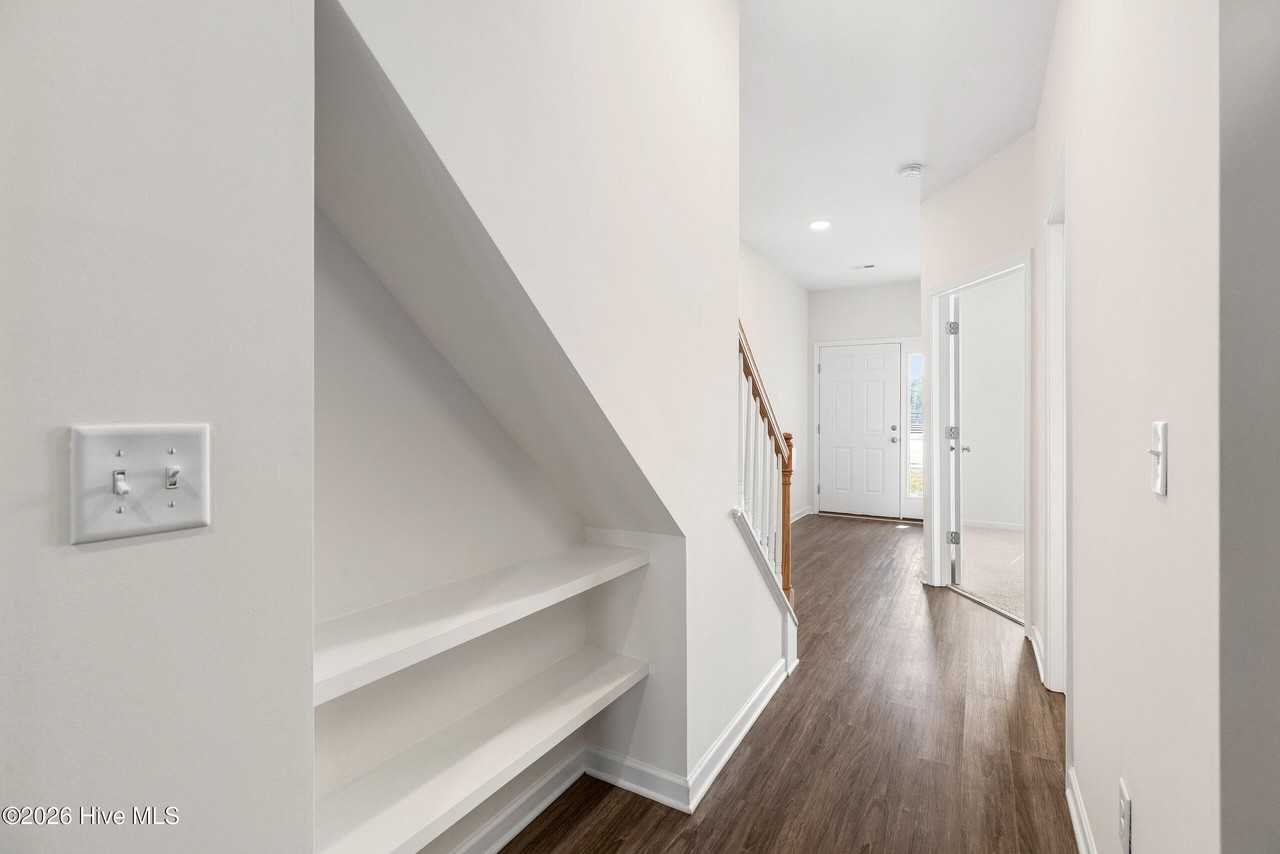 37 Dresser Ln - Photo 5 of 28