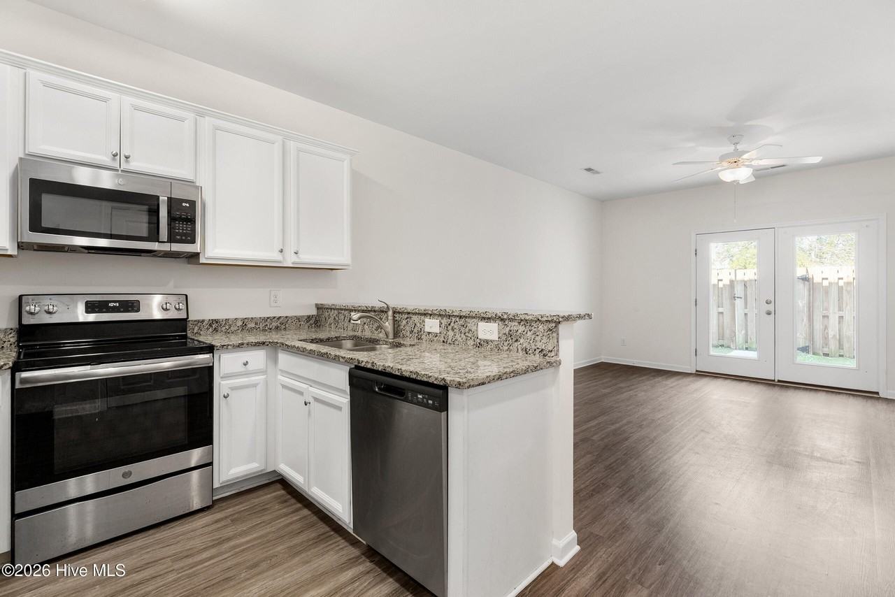 37 Dresser Ln - Photo 7 of 28