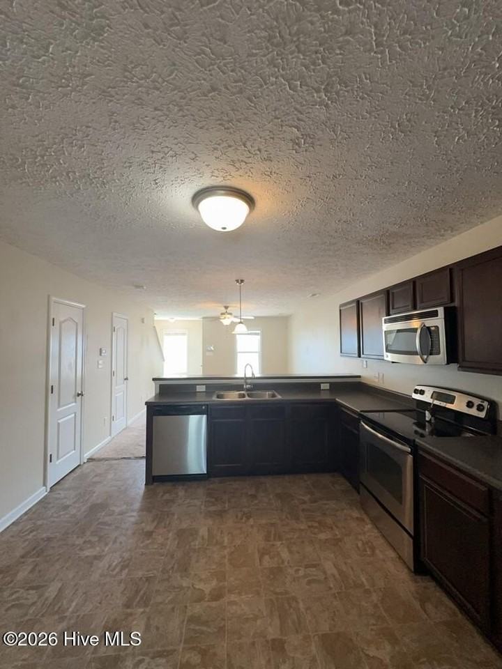 111 Glen Cannon Dr - Photo 6 of 16