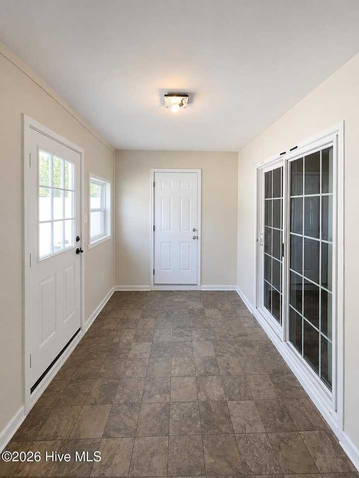 111 Glen Cannon Dr - Photo 7 of 16