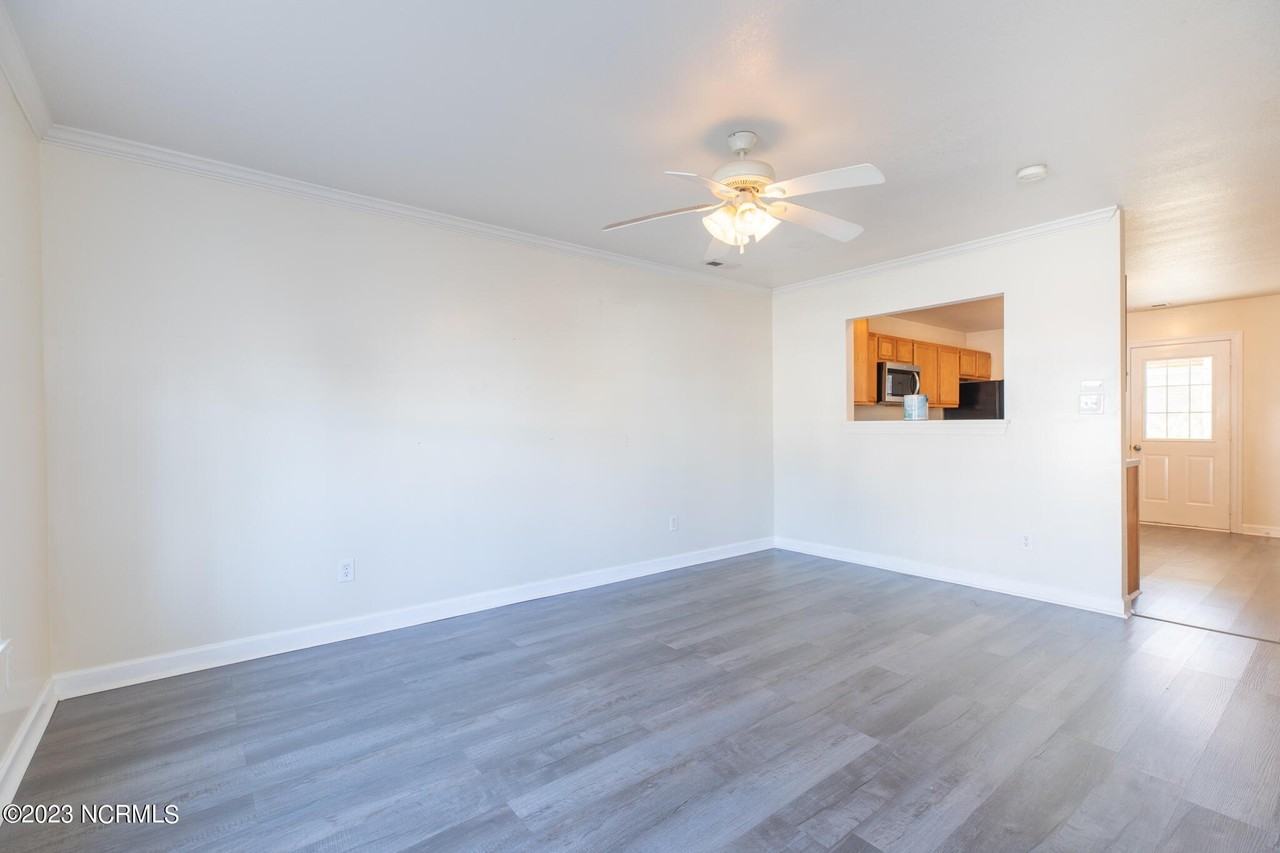 401 Springwood Dr - Photo 4 of 21