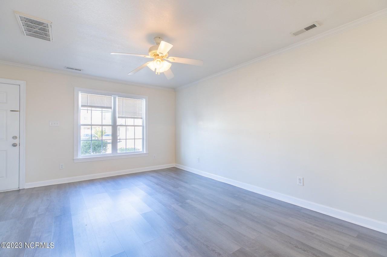 401 Springwood Dr - Photo 5 of 21