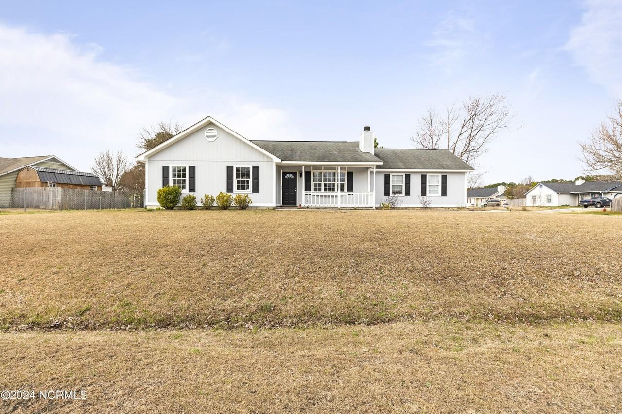 305 Foxridge Ln - Photo 4 of 32