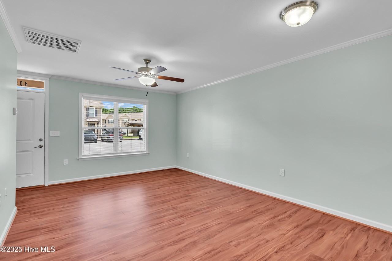 409 Sullivan Loop Rd - Photo 5 of 23
