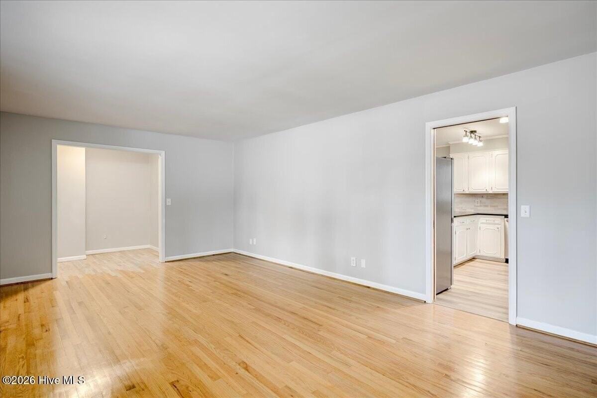 933 Campbellton Dr - Photo 3 of 35