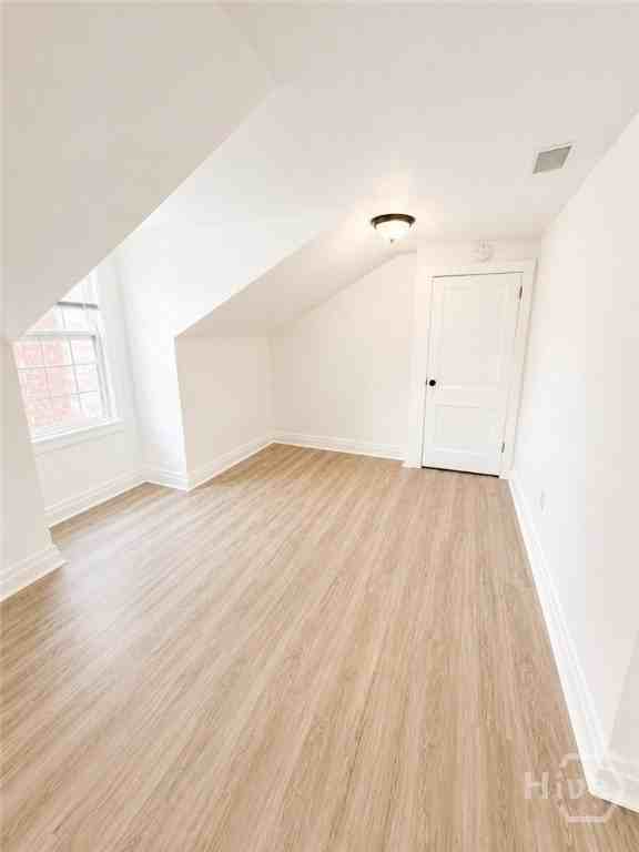 612 W 40th St #B - Photo 4 of 11