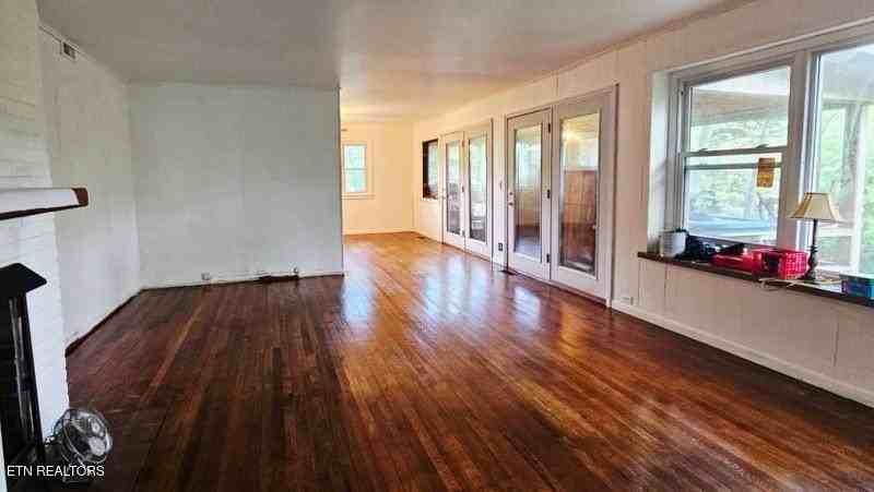 313 W Outer Dr - Photo 3 of 11