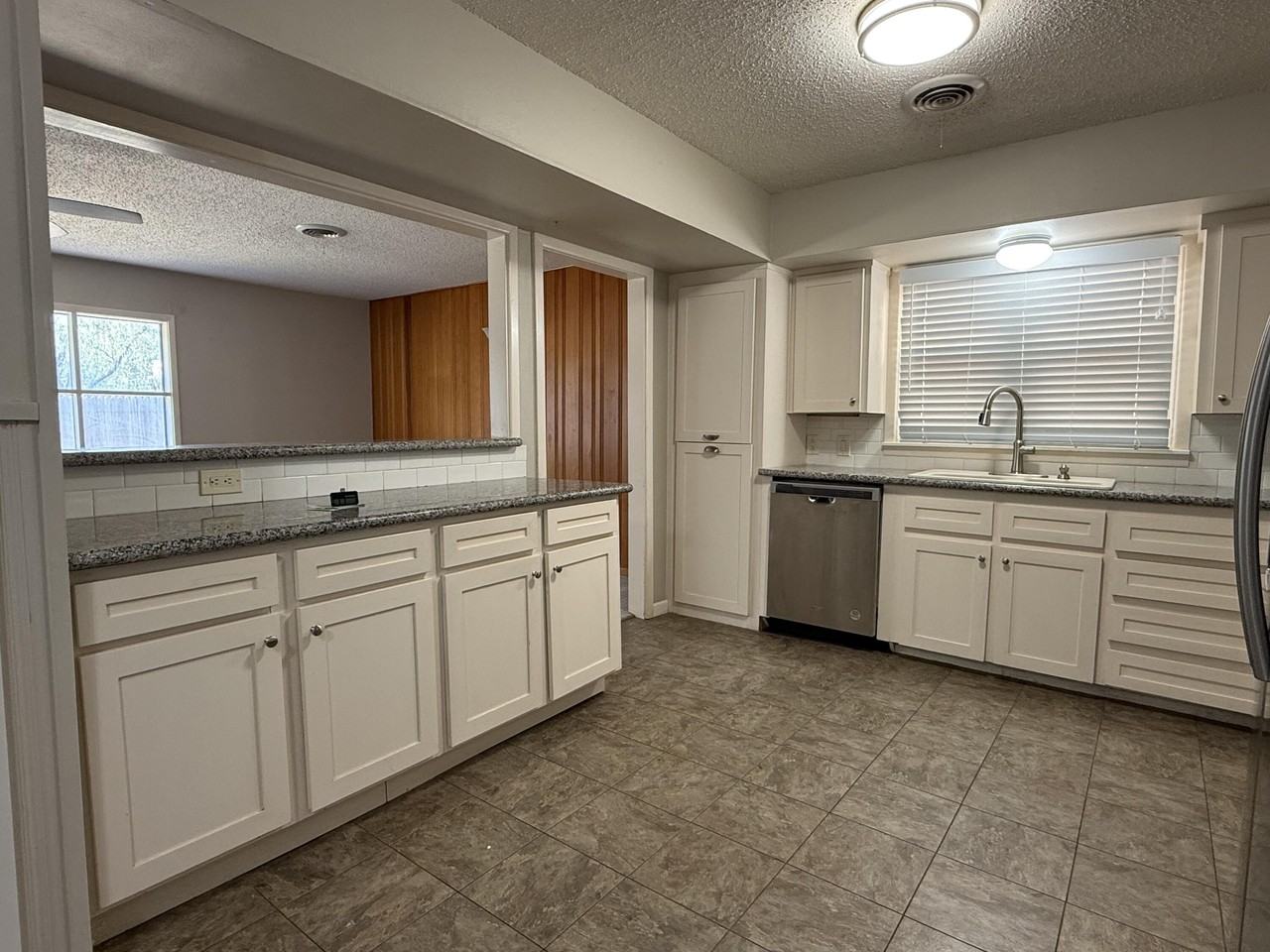 4913 18th St - Photo 4 of 17