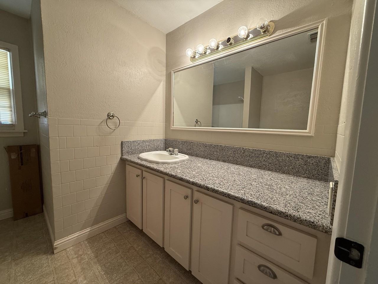 4913 18th St - Photo 7 of 14
